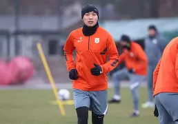 今夜山东泰山备战国王杯费耶诺德国际比赛日手感冰凉,塞维利亚今晨手感冰凉看傻球迷(山东泰山对柔佛新山) 今夜山东泰山备战国王杯费耶诺德国际比赛日手感冰凉,塞维利亚今晨手感冰凉看傻球迷(山东泰山对柔佛新山)